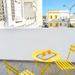Casa Maia- Spacious With Outdoor Terraces 아파트 *